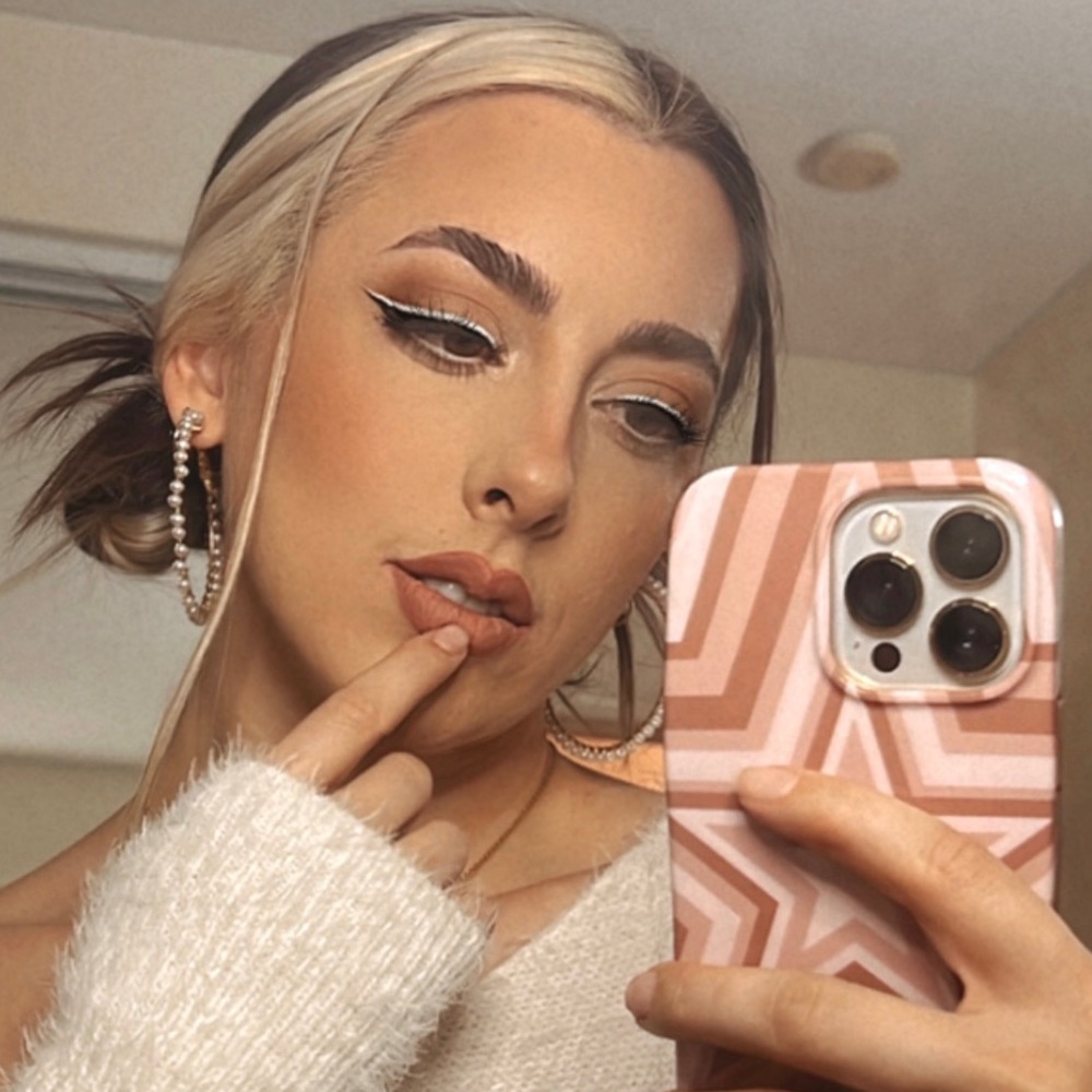 Meet your Posher, Andrea